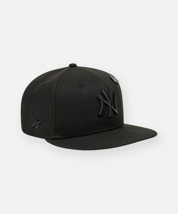 New York Yankees x Paper Planes Blackout 9FIFTY Snapback Hat