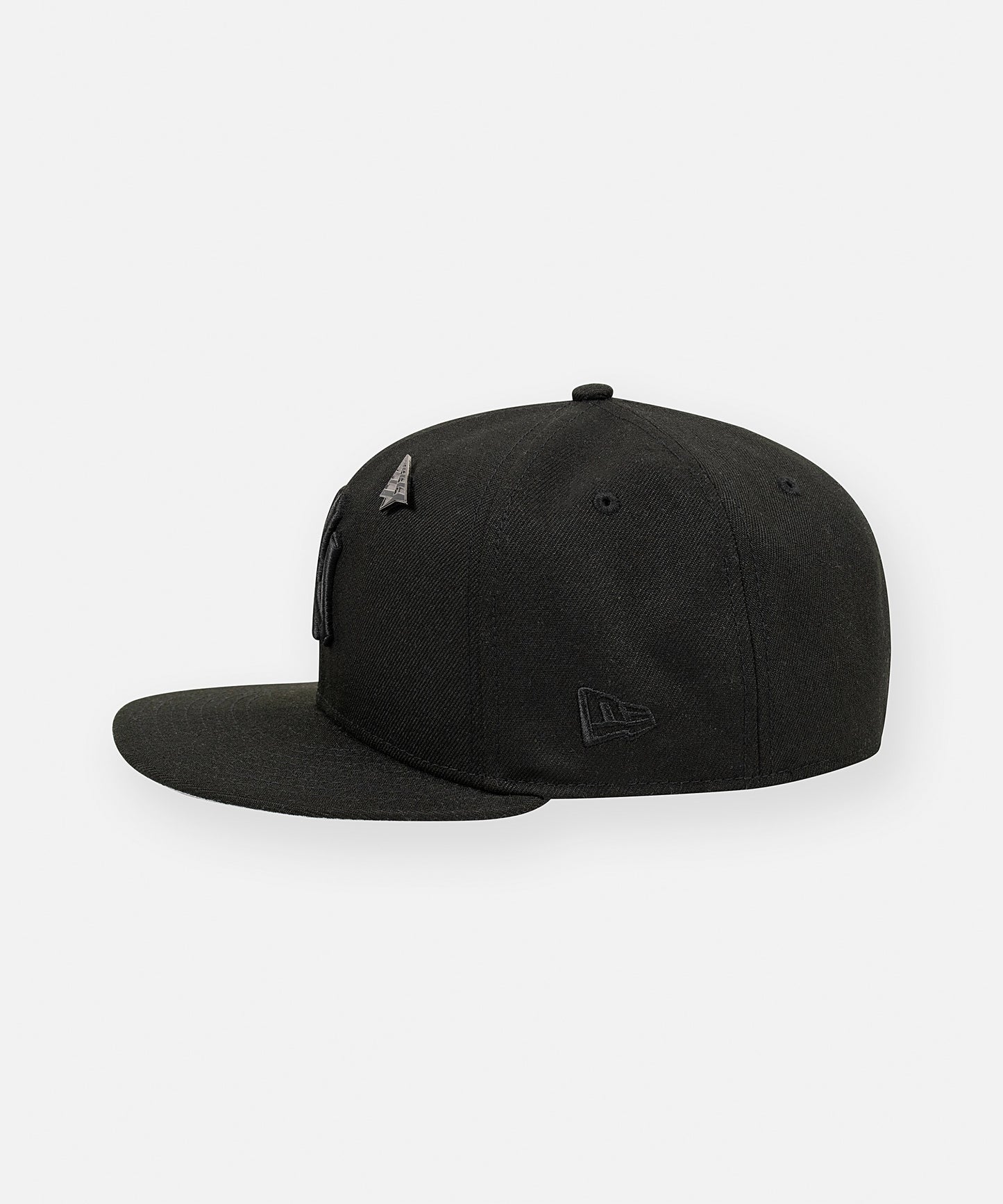 New York Yankees x Paper Planes Blackout 9FIFTY Snapback Hat